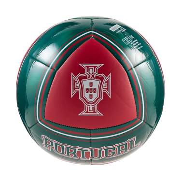 Sa taille 5 réglementaire convient parfaitement aux entraînements et aux matchs officiels.