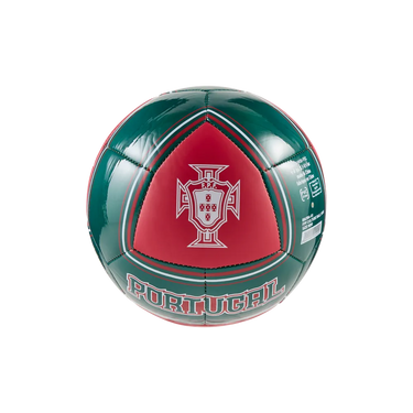 Le mini ballon rouge du Portugal Puma Culture est l'objet de collection idéal.
