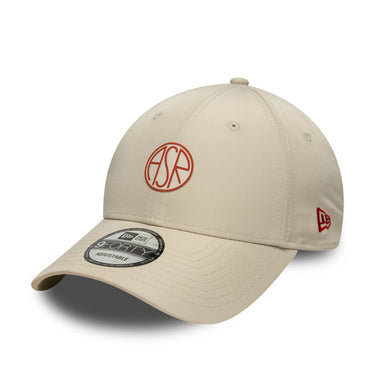 La casquette AS Roma New Era 9FORTY arbore un beige clair streetwear unique.