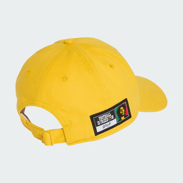 Le blason de la fédération jamaïcaine est brodé sur les panneaux avant.