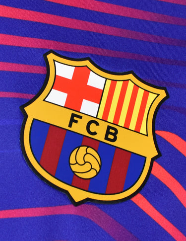 Logo FC Barcelone sur le maillot entraînement enfant 2025/26.