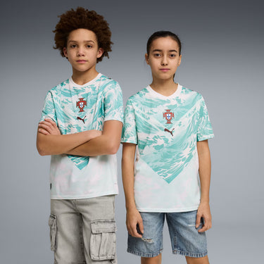 Le blason thermocollé offre une finition premium identique aux tenues de match.