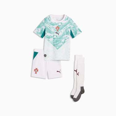 Le mini-kit extérieur blanc du Portugal Puma est l'ensemble idéal pour l'enfant.