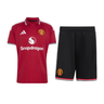 Ensemble Maillot Short Manchester United Domicile Homme 2026/27 Rouge Noir – vue de l'ensemble sur fond blanc