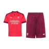 Ensemble Maillot Short Olympique Lyonnais Extérieur Enfant 2026/27 Rouge – vue de l'ensemble sur fond blanc