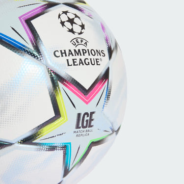 Palla ufficiale della UEFA Champions League 26/27, modello KE9765.