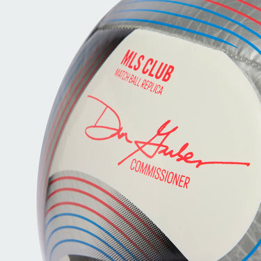 Détail graphique MLS 2026 sur le ballon.