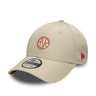 La casquette AS Roma New Era 9FORTY arbore un beige clair streetwear unique.