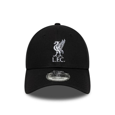 Le blason Liver Bird officiel est brodé avec précision sur les panneaux avant.
