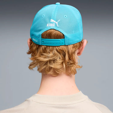 Profil casquette Puma KING OM bleu ciel.
