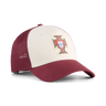 La casquette rouge du Portugal Puma King offre un design vintage et tendance.