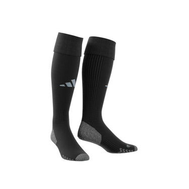 Détail du design noir des chaussettes Adidas 23 Sock.