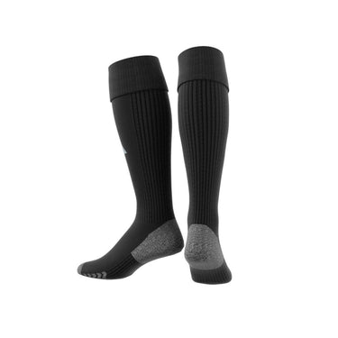Logo Adidas sur les chaussettes noires 23 Sock.