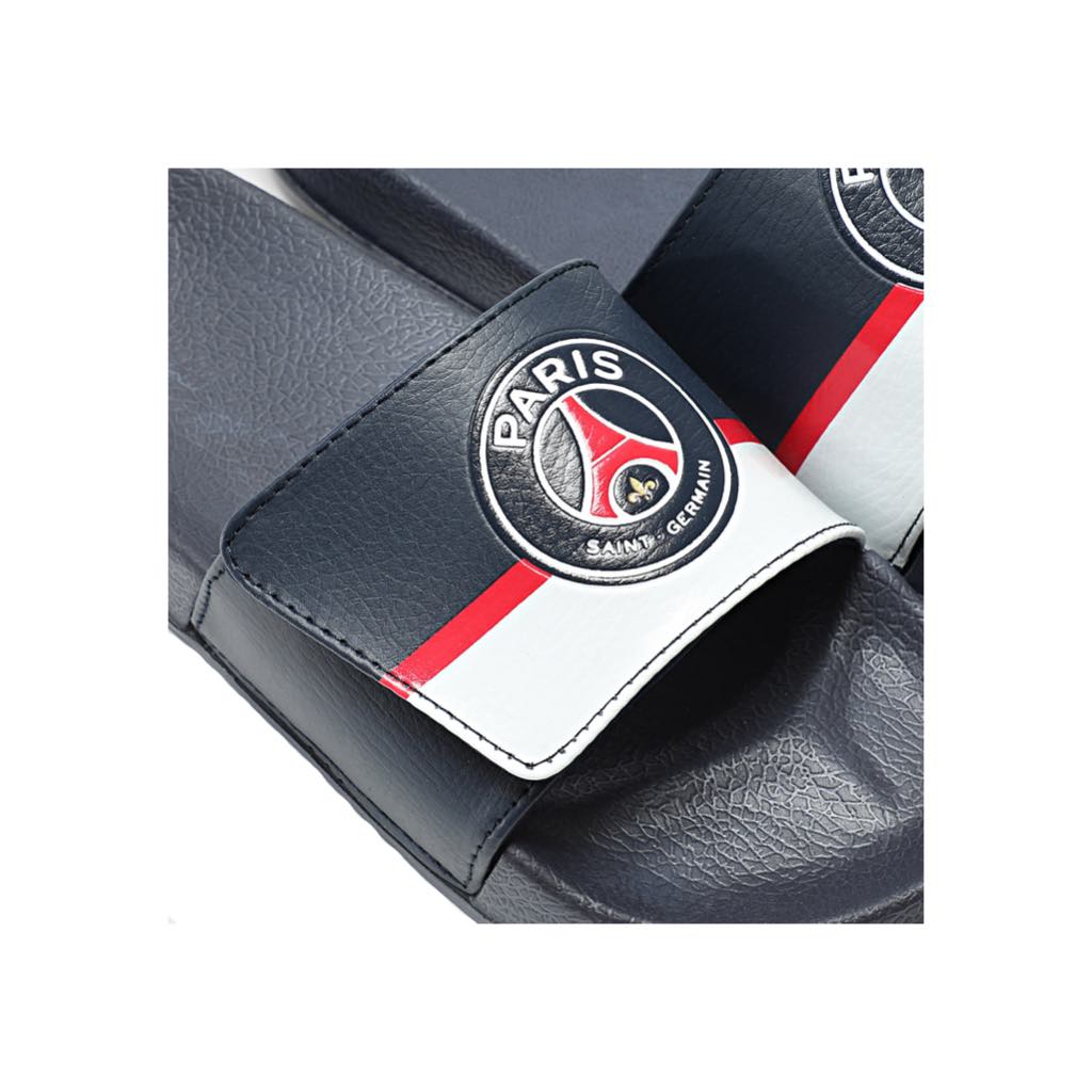 Accessoire Football Claquettes PSG Paris Saint-Germain - Collection Officielle, Matière PVC/gomme Produit Officiel PSG Accessoire Football Claquettes PSG Paris Saint-Germain - Collection Officielle, Matière PVC/gomme Produit Officiel PSG
