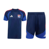 Ensemble Maillot Short Olympique Lyonnais Entraînement Homme 2026/27 Bleu Marine – vue de l'ensemble sur fond blanc