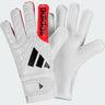 Les gants Copa Club Junior affichent un design noir et blanc classique.