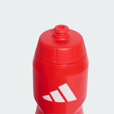 Sa contenance de 750 ml est idéale pour l'entraînement et le quotidien.