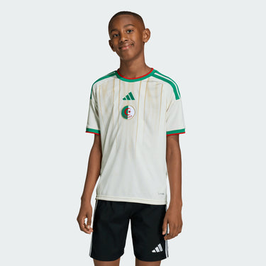 Détail du design du maillot Algérie 2026 junior.