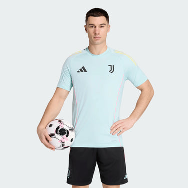 Détail du design turquoise Juventus Tiro 25 Competition.