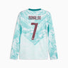 Le maillot extérieur manches longues du Portugal Puma offre un style unique.