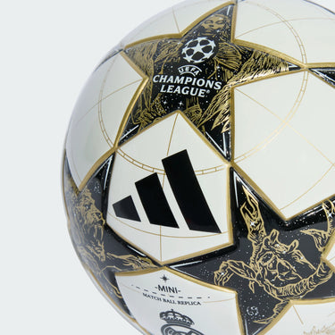 Logo Real Madrid sur le mini ballon Champions League.