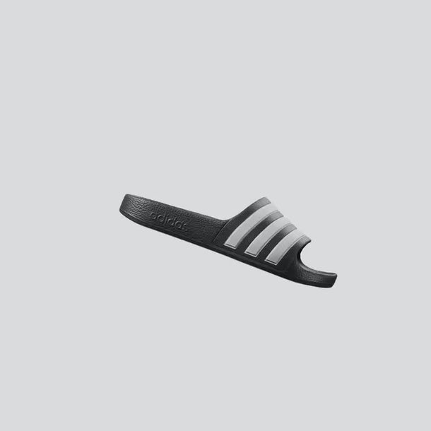 claquettes adidas adilette aqua enfant detail trois bandes noir blanc