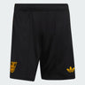 Le short extérieur Jamaïque x Bob Marley offre un design noir épuré.