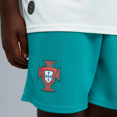 Logo de la sélection portugaise sur le short Portugal 2026 enfant junior.